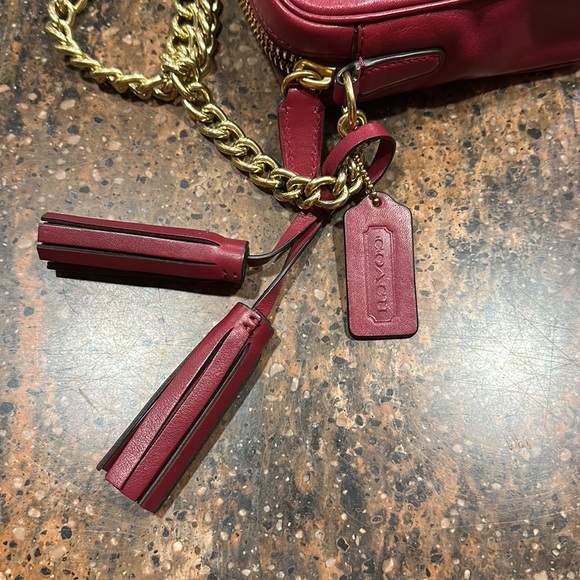 Coach Deep Port Cross Body Flight bag, model 25362. 9 1/2 x 6 x 2 Strap drop 21” - Picture 4 of 6